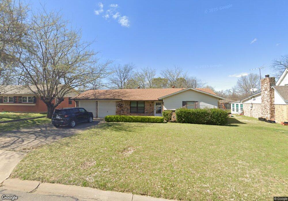 1202 Crestwood Dr, Cleburne, TX 76033 - photo 1