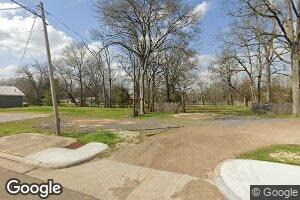 928 E 3rd St, Forest, MS 39074