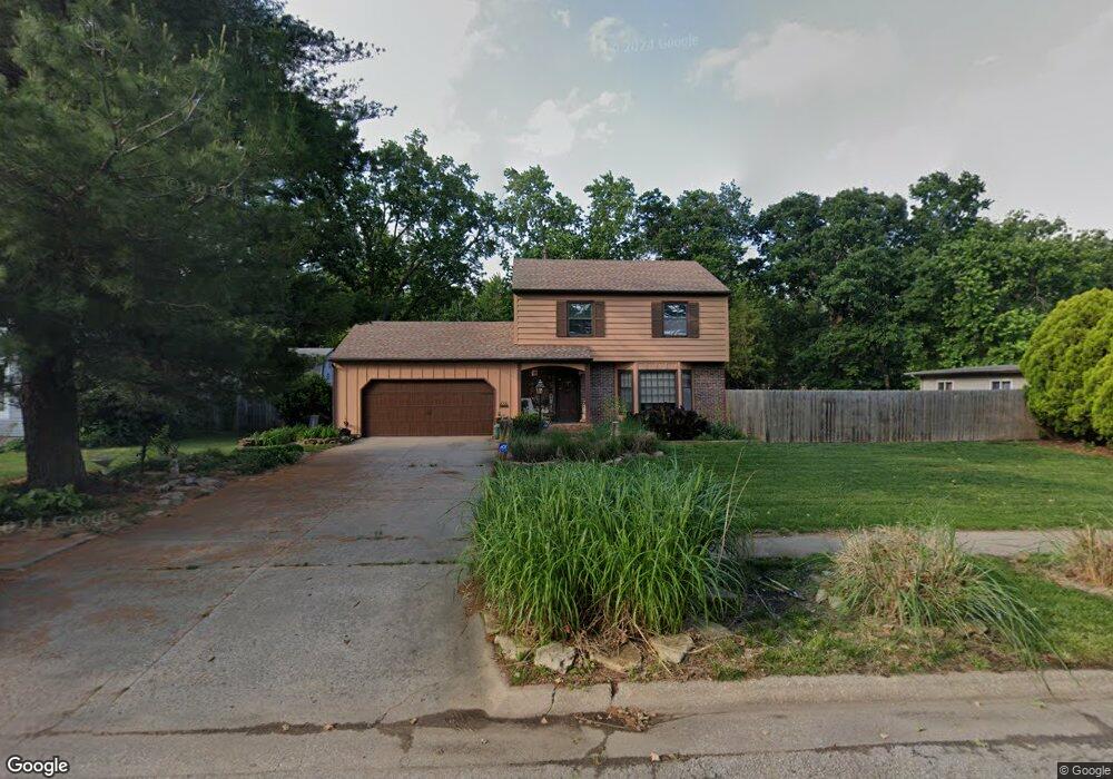 2910 SW 36th St, Topeka, KS 66614 - photo 1