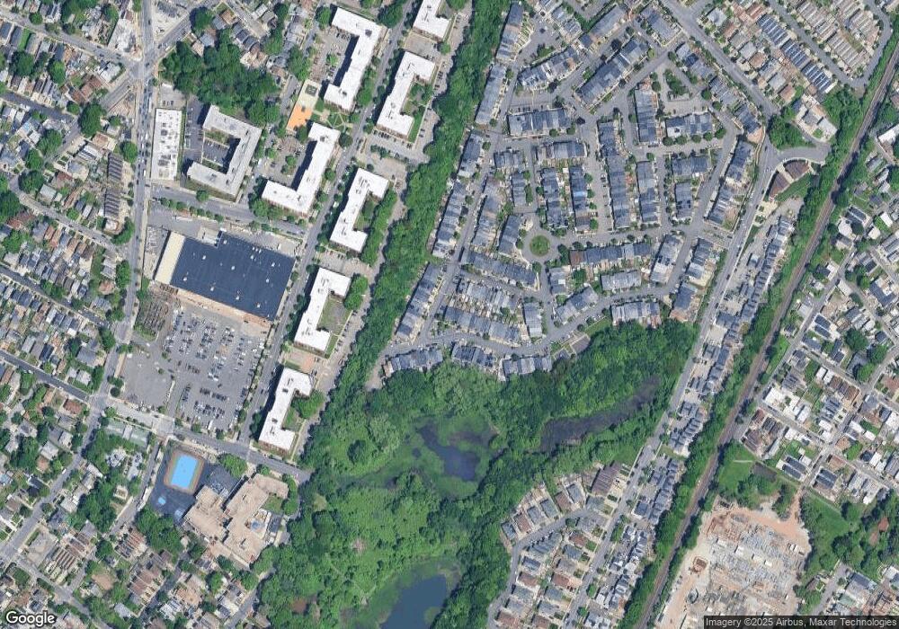 404 Skyline Dr, Staten Island, NY 10304 - photo 1