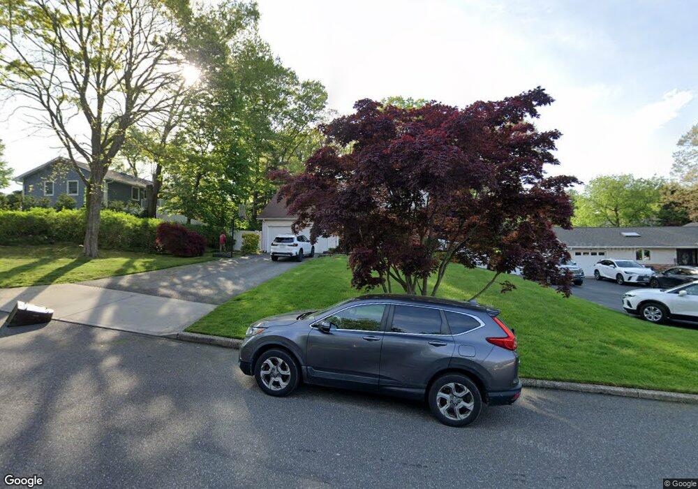 3 Cross Bow Ct, ComMacK, NY 11725 - photo 1