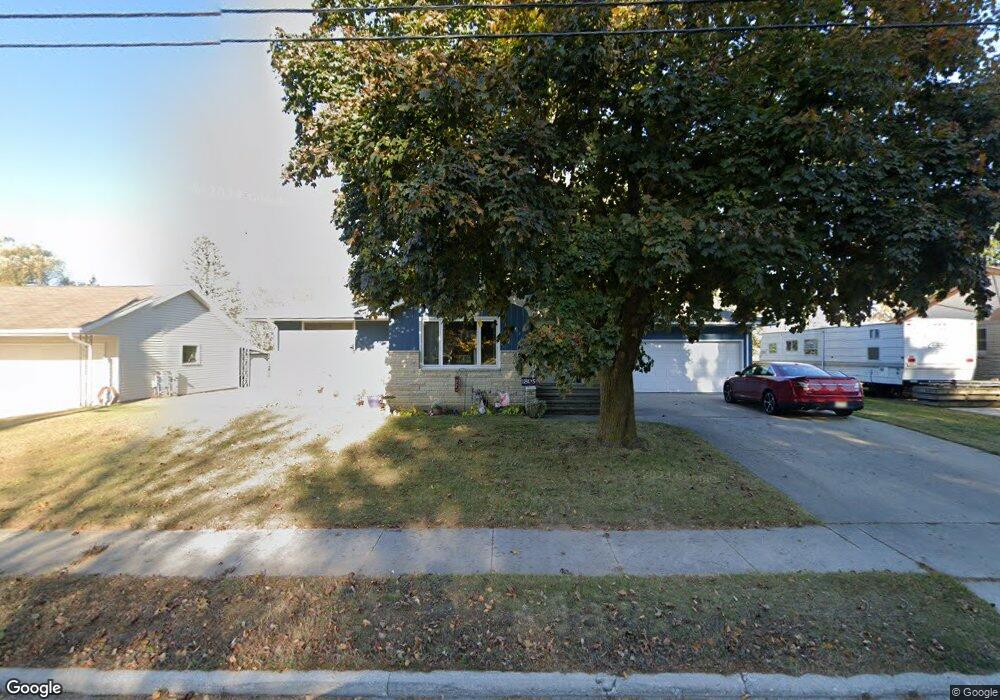 1805 Hawthorne Ave, Two Rivers, WI 54241 - photo 1