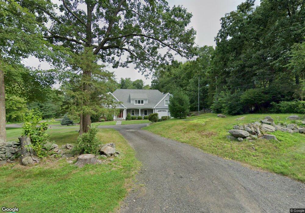 2 Fox Run Ln S, Newtown, CT 06470 - photo 1