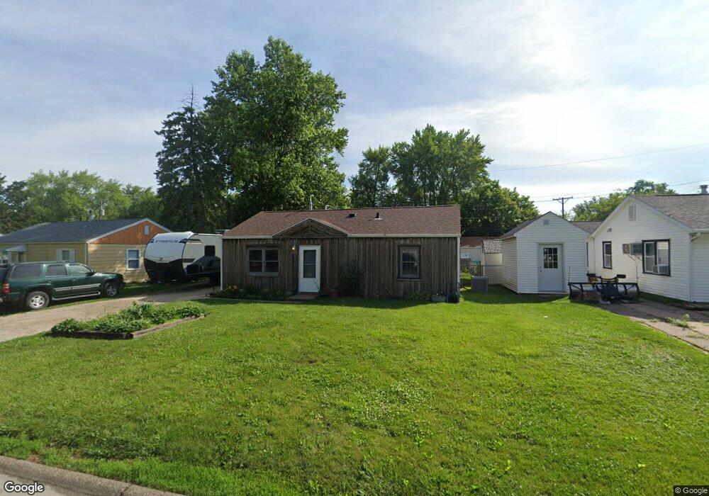 6901 N Pine St, Davenport, IA 52806 - photo 1