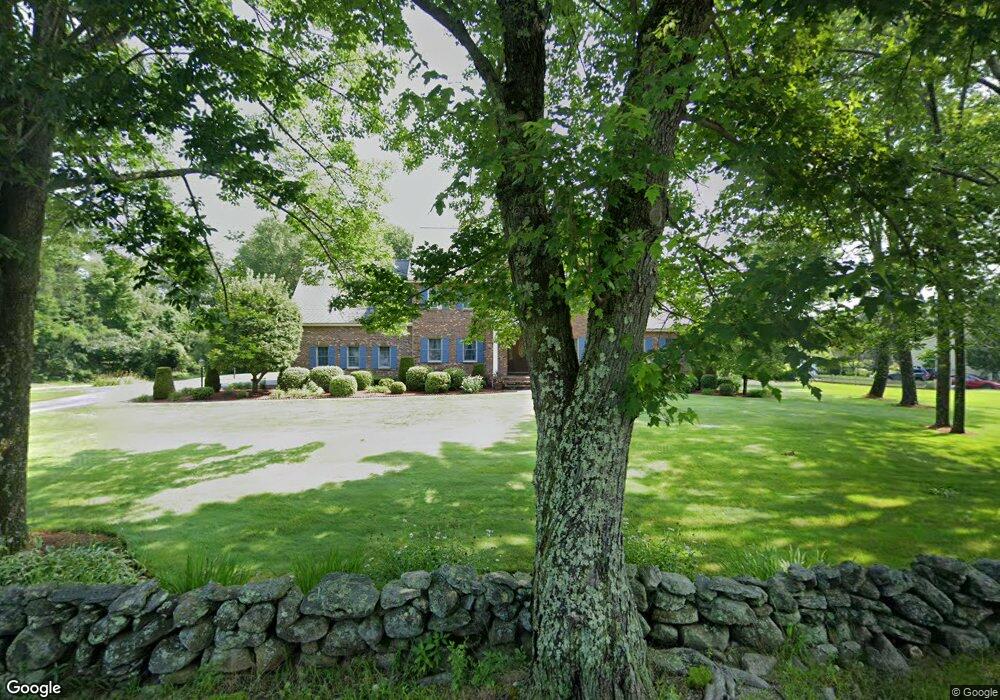 10 Hutchinson Rd, Sutton, MA 01590 - photo 1