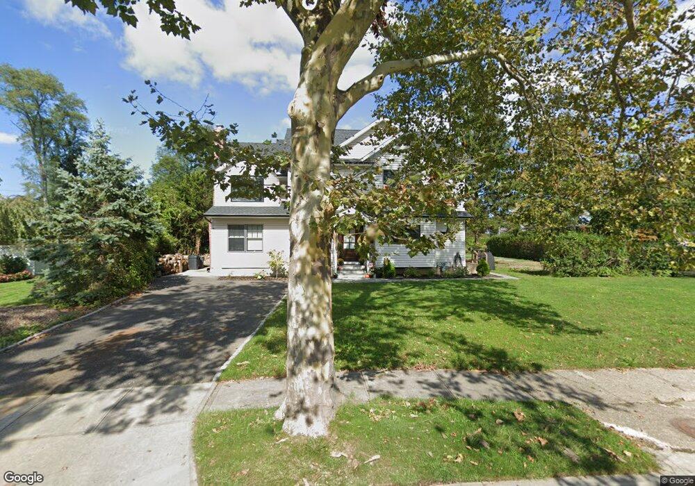 17 Eustace Dr, ComMacK, NY 11725 - photo 1