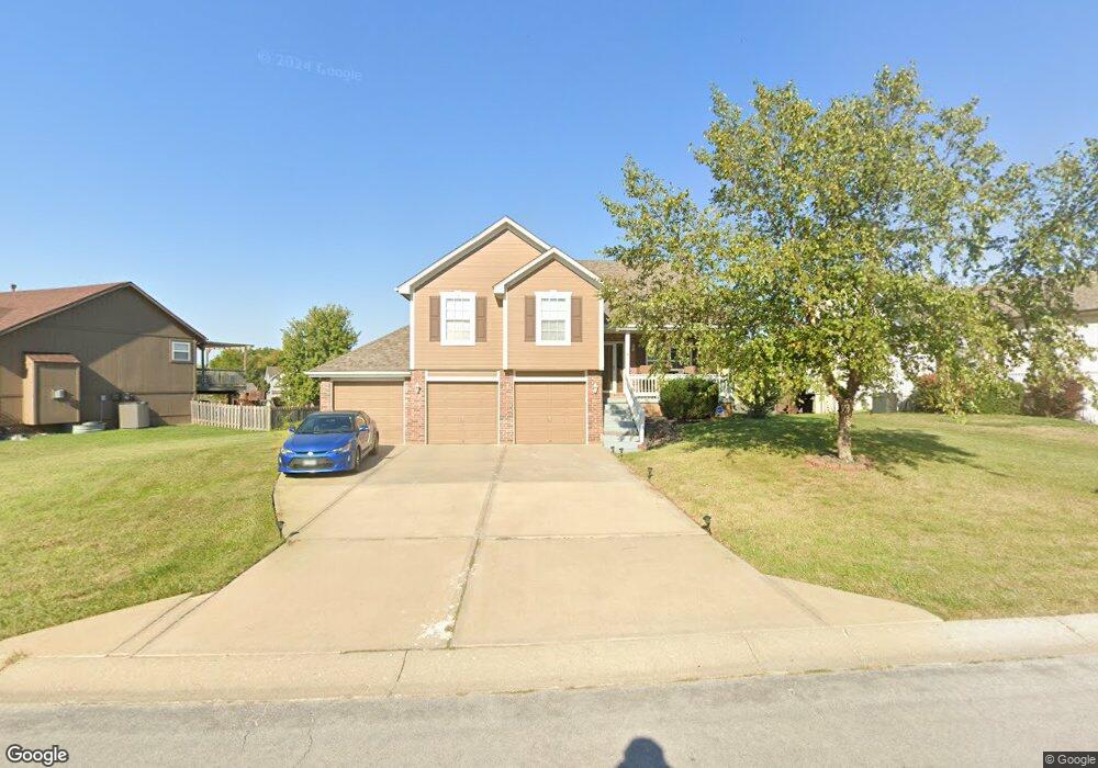 404 Eagle Glen Dr, Raymore, MO 64083 - photo 1