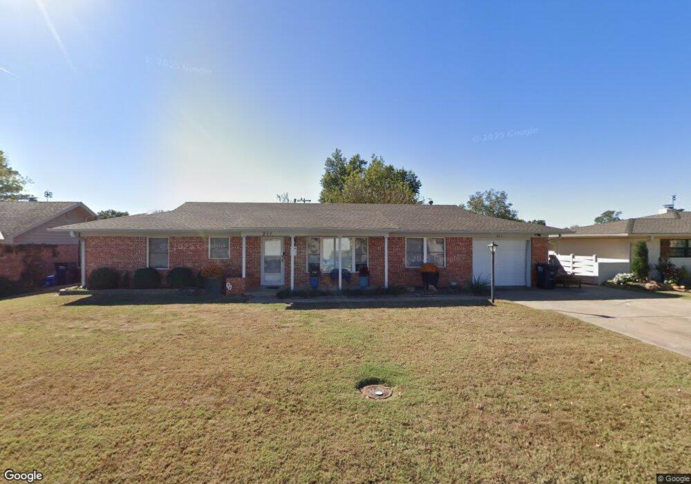 211 E Elizabeth St, Shawnee, OK 74804 - photo 1