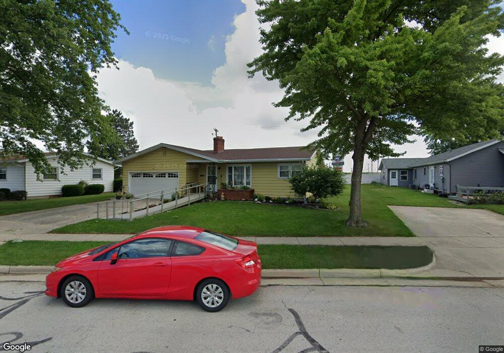 880 Hillcrest Dr, Saint Marys, OH 45885 - photo 1