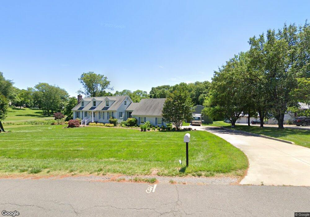 8153 Hillcrest Dr, Manassas, VA 20111 - photo 1