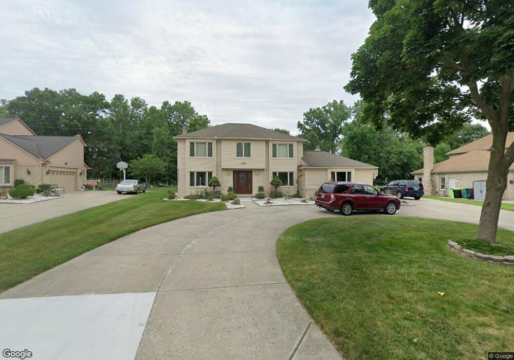 5012 W Pond Cir, West Bloomfield, MI 48323 - photo 1