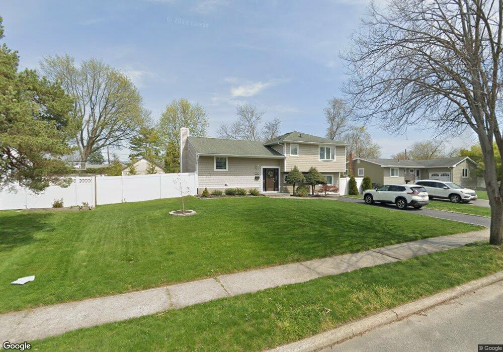 29 Cameo Rd, ComMacK, NY 11725 - photo 1