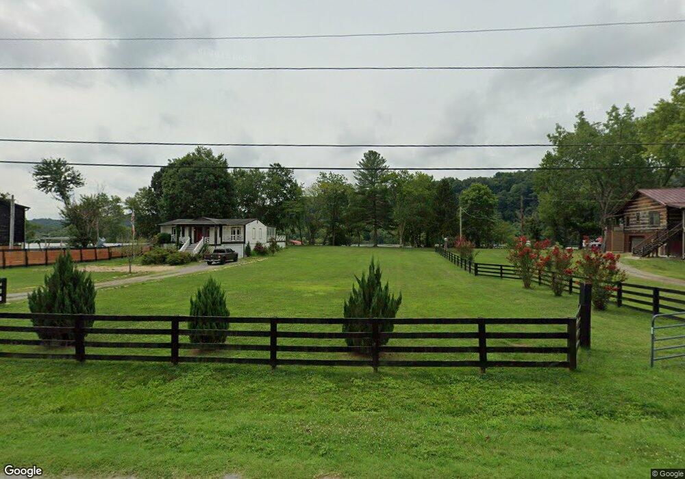 1005 Cumberland Dr, Chapmansboro, TN 37035 - photo 1