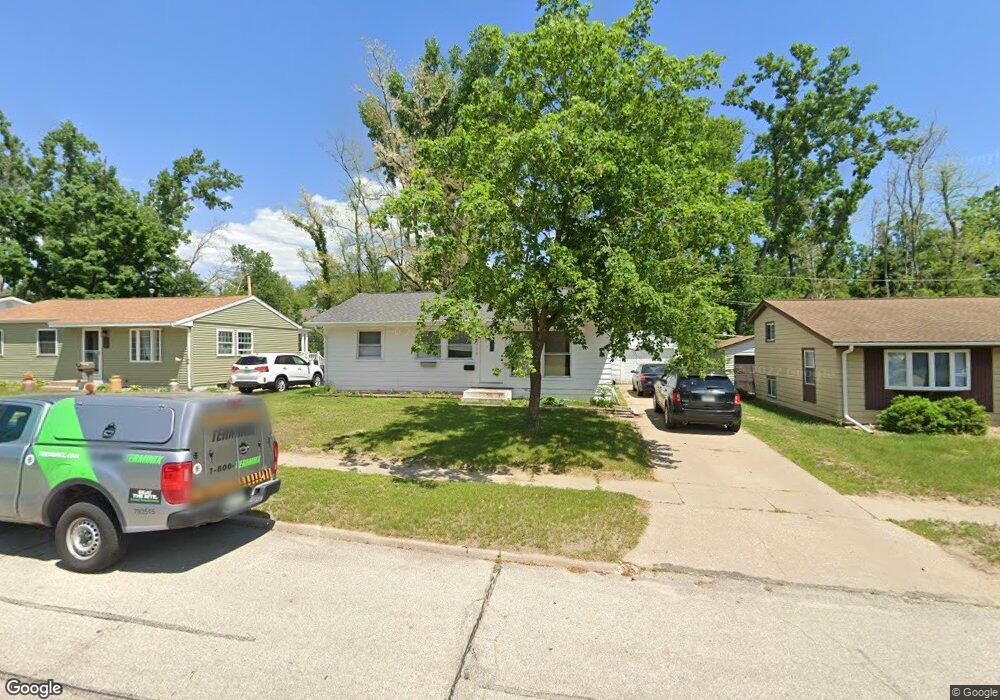 1208 38th St SE, Cedar Rapids, IA 52403 - photo 1