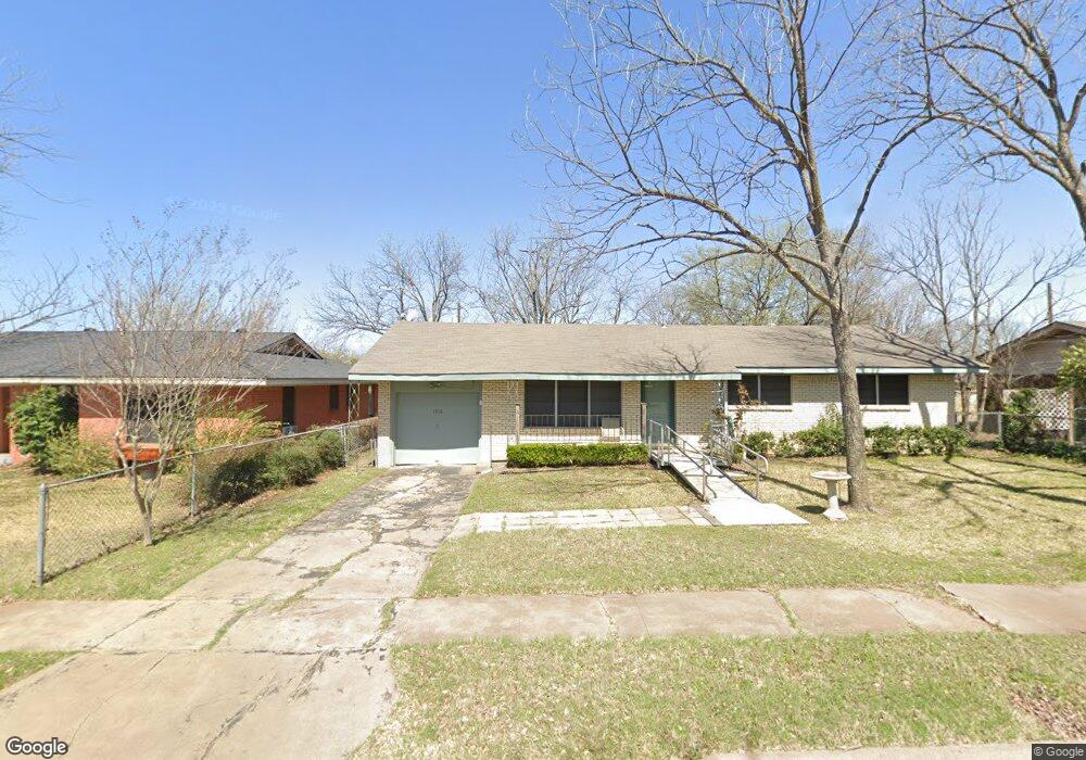 1310 Manor Dr, Cleburne, TX 76033 - photo 1