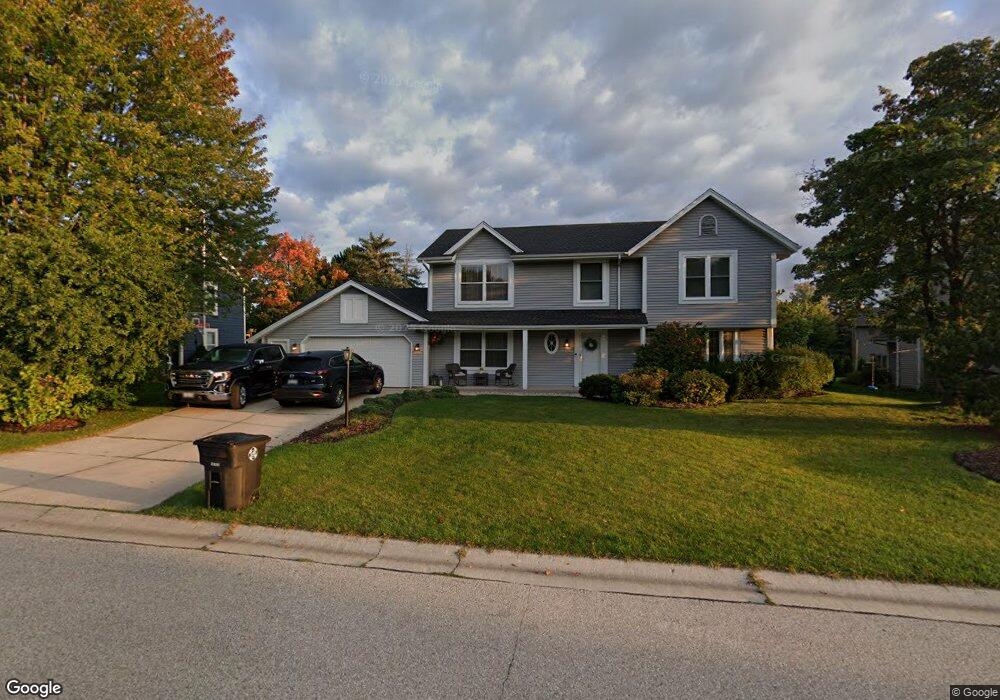 N76W15916 Hunters Ridge Cir, Menomonee Falls, WI 53051 - photo 1