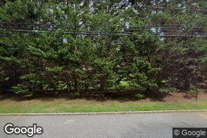 87 Kings Point Rd, Great Neck, NY 11024