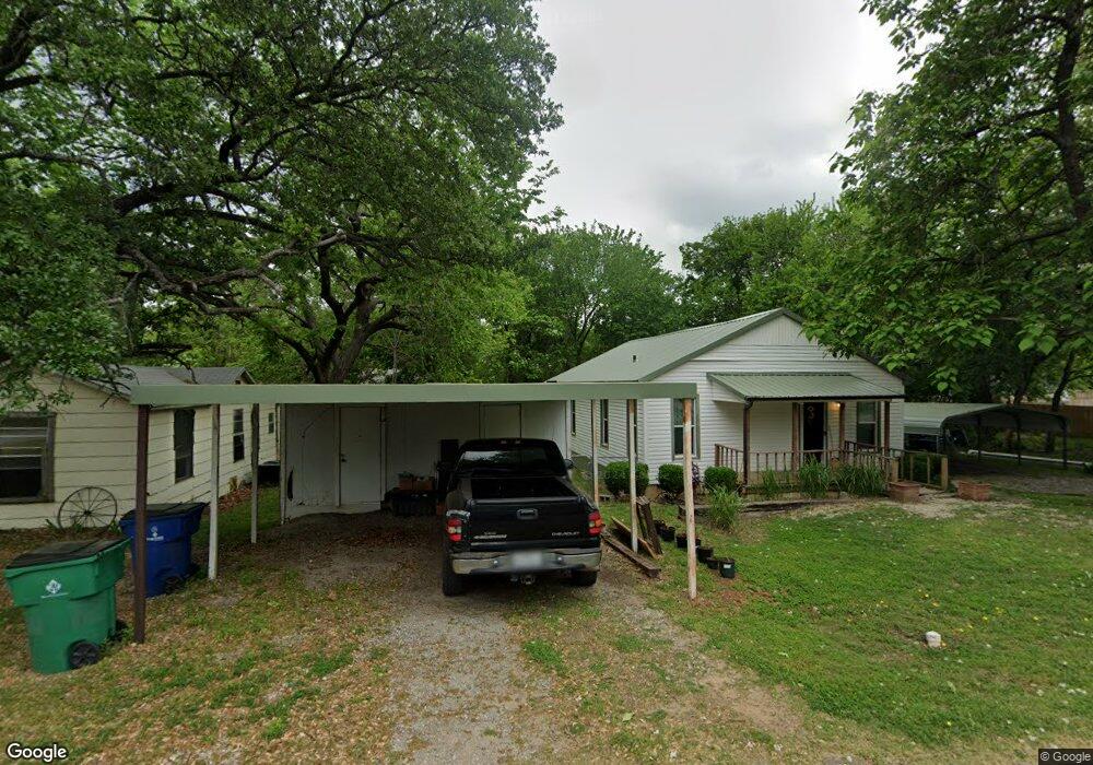 301 Thompson St, Pottsboro, TX 75076 - photo 1