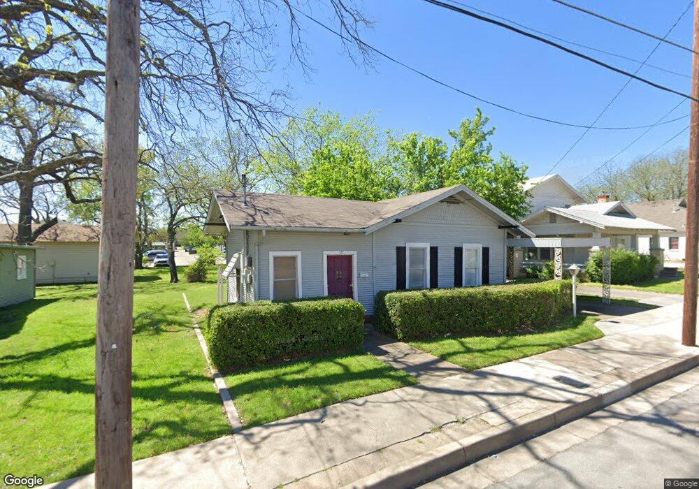 121 W Oak St, Weatherford, TX 76086 - photo 1