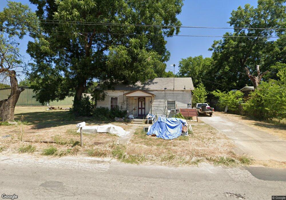 715 E Scott St, Gainesville, TX 76240 - photo 1