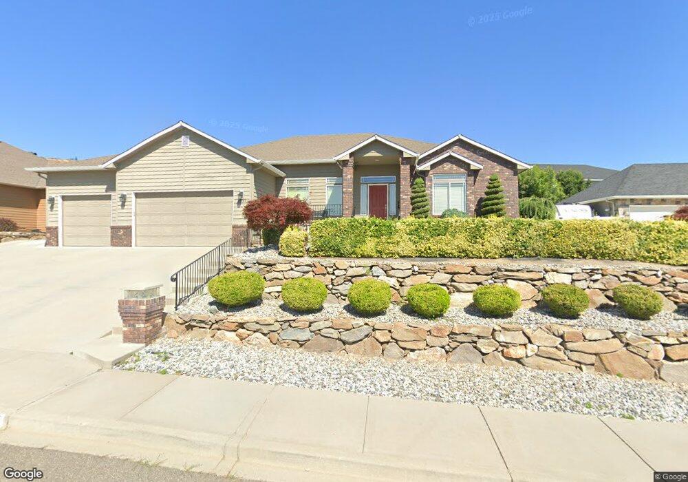 1537 N Grover Ave, East Wenatchee, WA 98802 - photo 1