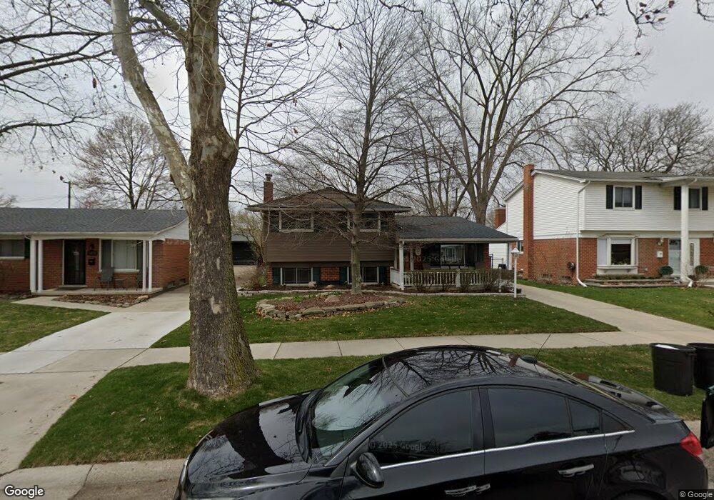 1065 Langley Blvd, Clawson, MI 48017 - photo 1