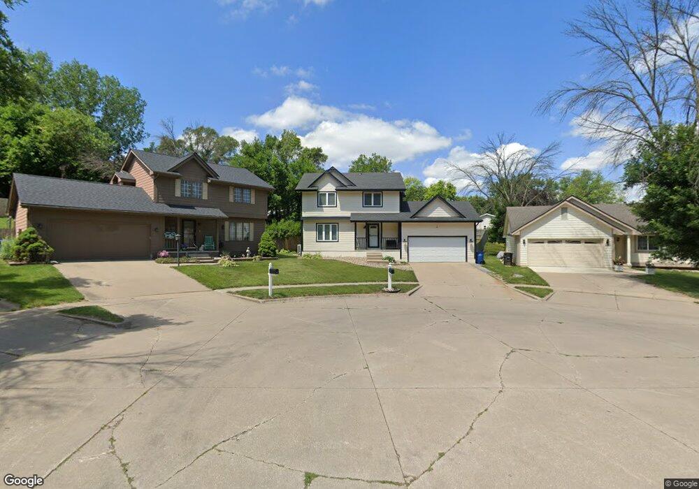 2325 E Caulder Ct, Des Moines, IA 50320 - photo 1
