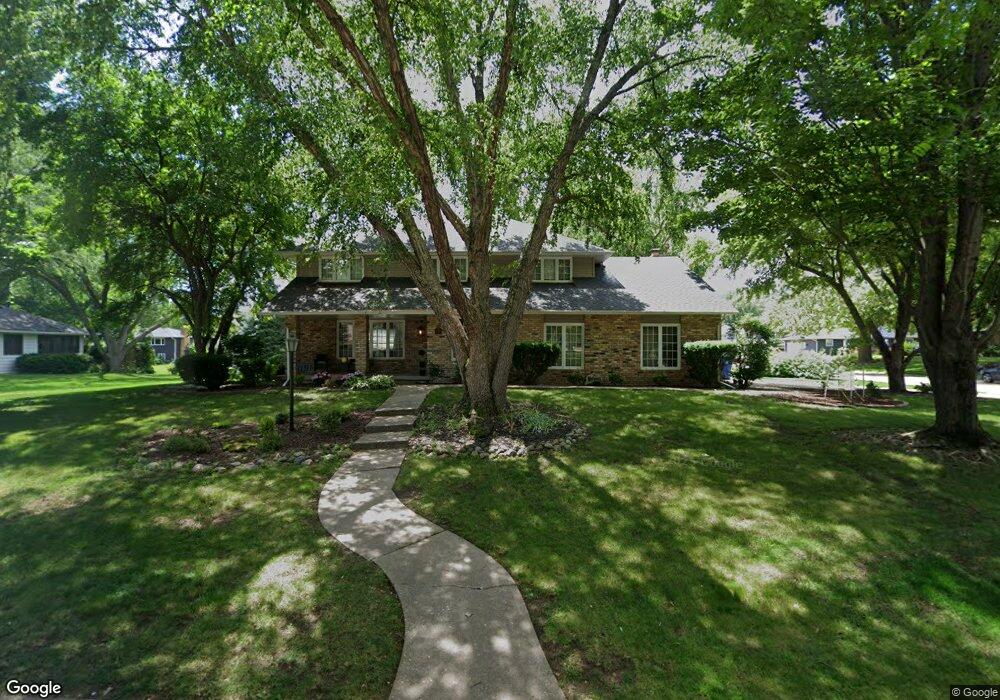 2107 E 47th St, Davenport, IA 52807 - photo 1