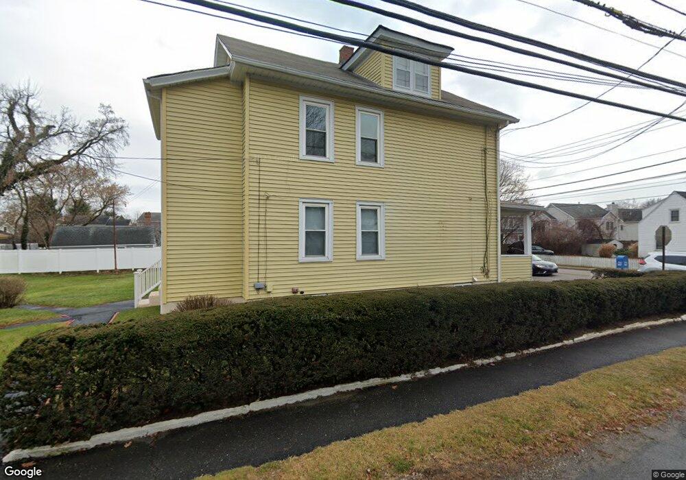 978 Oldfield Rd unit 1ST F, Fairfield, CT 06824 - photo 1