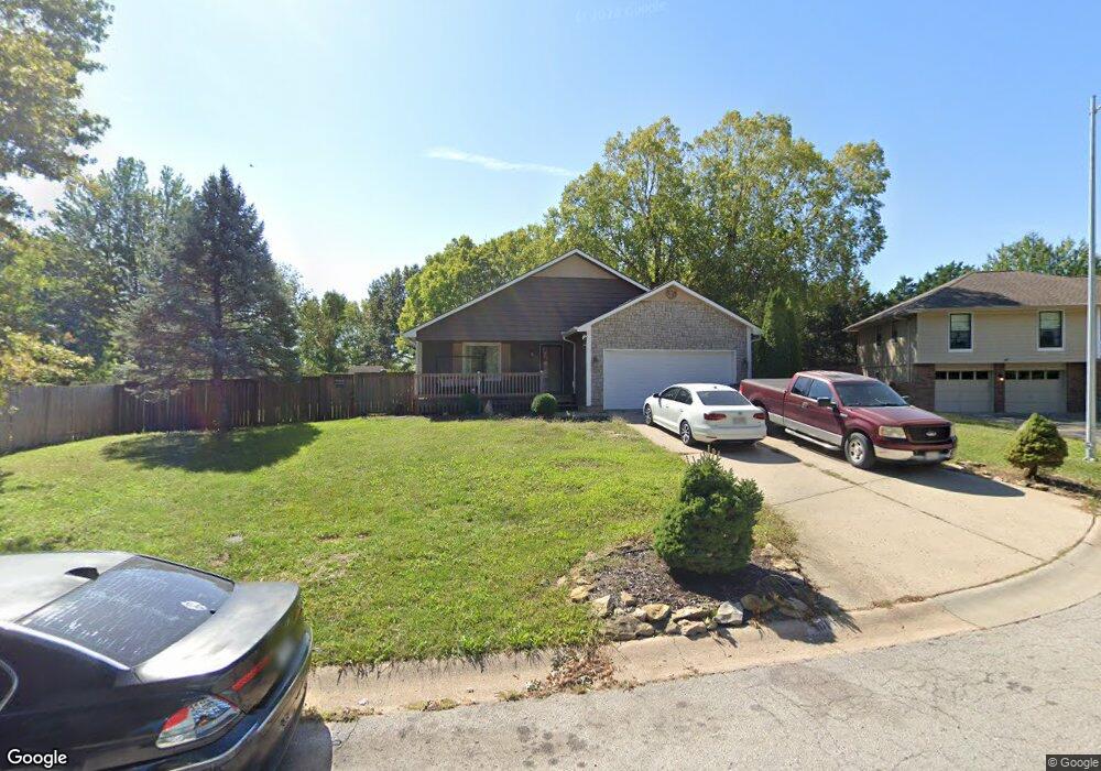 101 W Washington Ct, Raymore, MO 64083 - photo 1