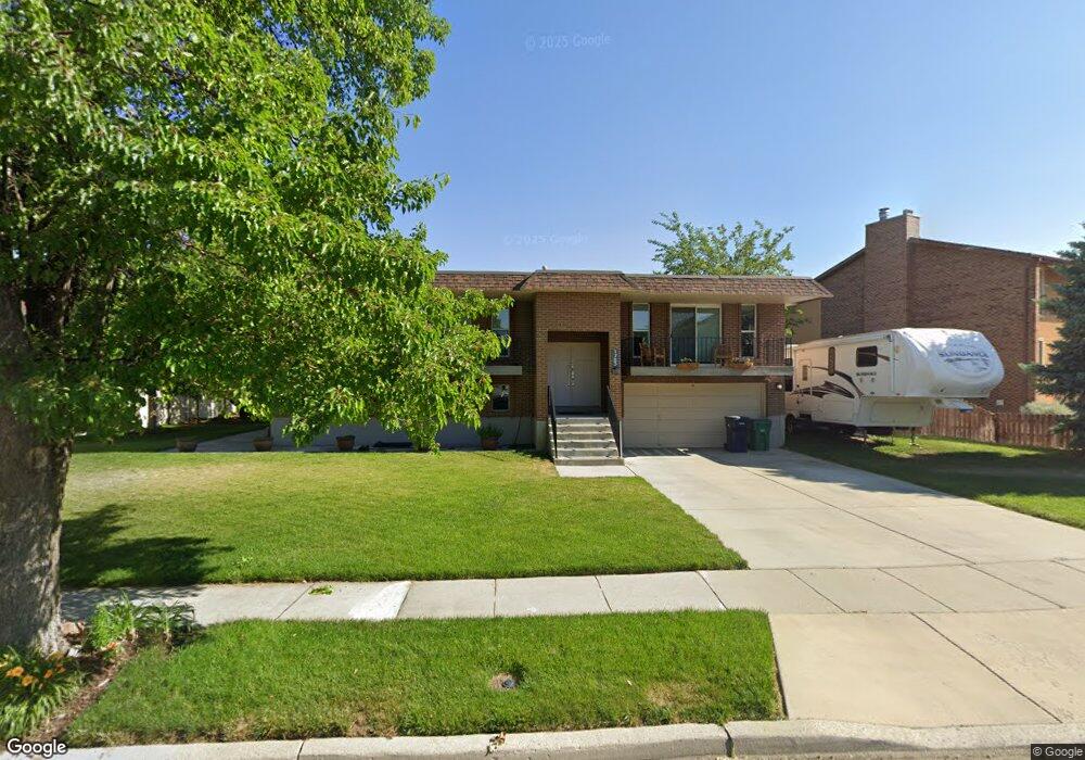 1783 E Crescent View Dr, Sandy, UT 84092 - photo 1