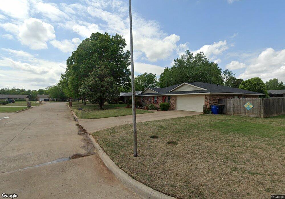 1931 Green Briar Cir, Duncan, OK 73533 - photo 1