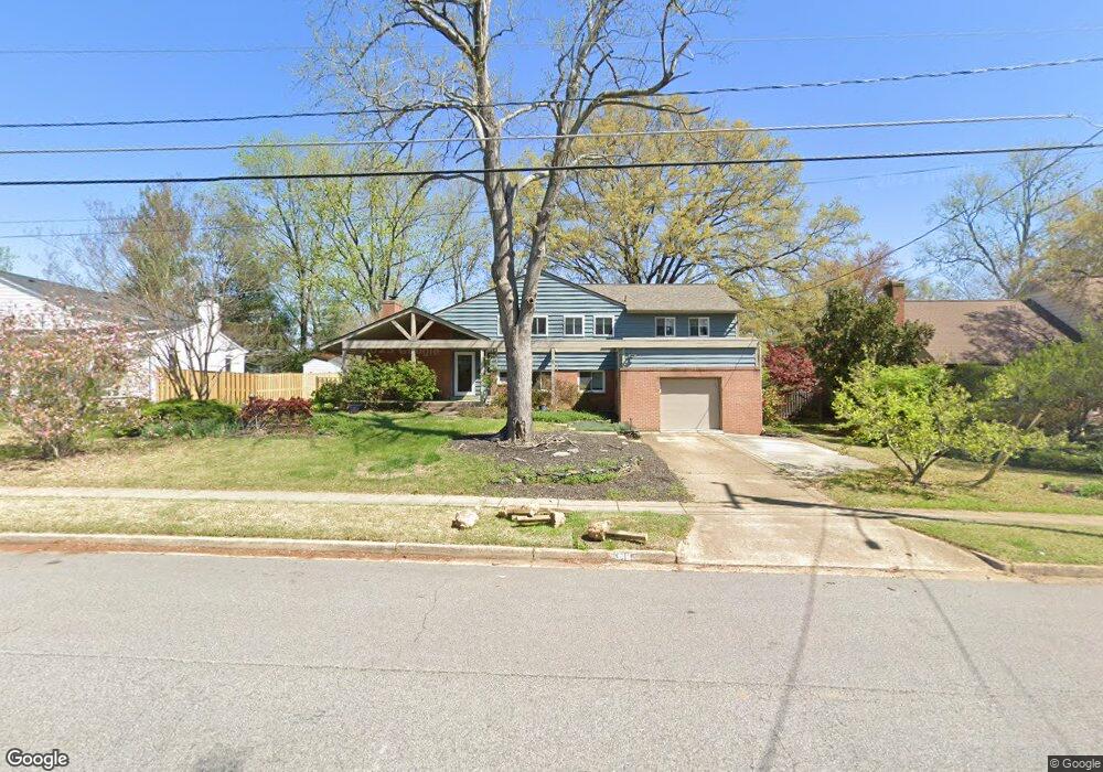 910 Waynewood Blvd, Alexandria, VA 22308 - photo 1