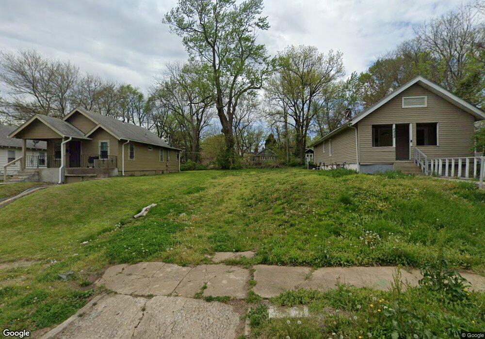 6830 Agnes Ave, Kansas City, MO 64132 - photo 1