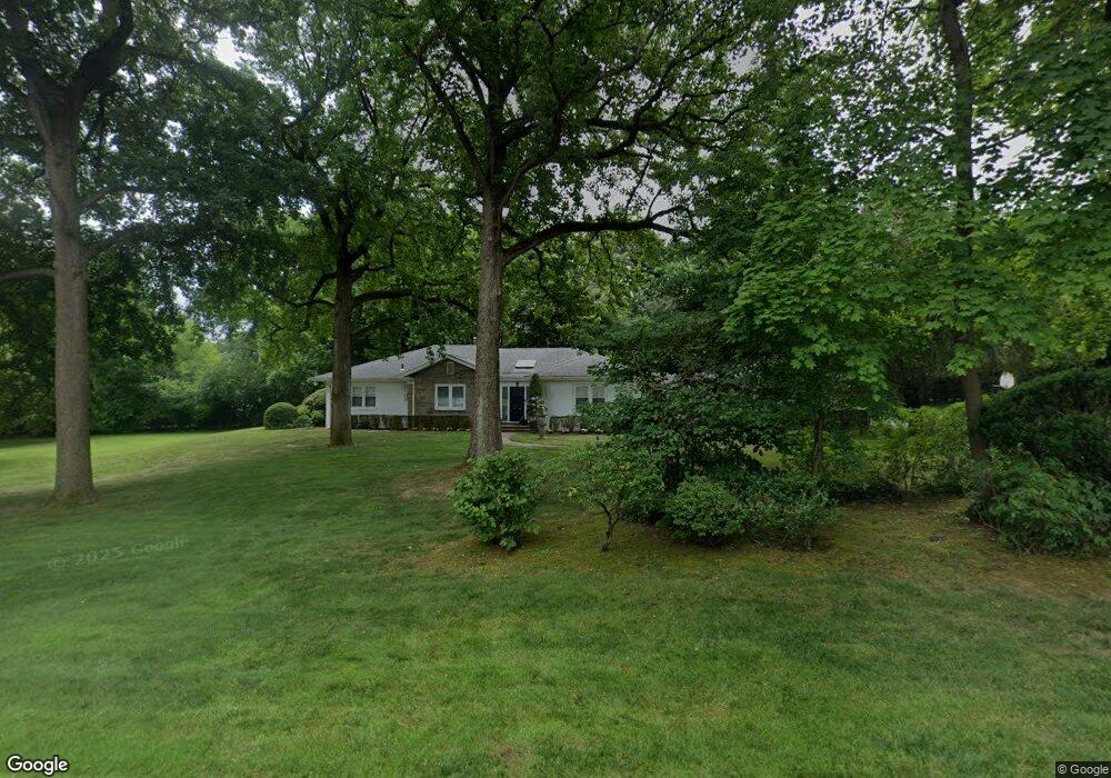2 Henhawk Rd, Great Neck, NY 11024 - photo 1
