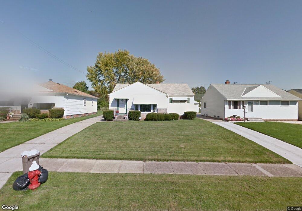 18305 Hazelwood Ave, Maple Heights, OH 44137 - photo 1