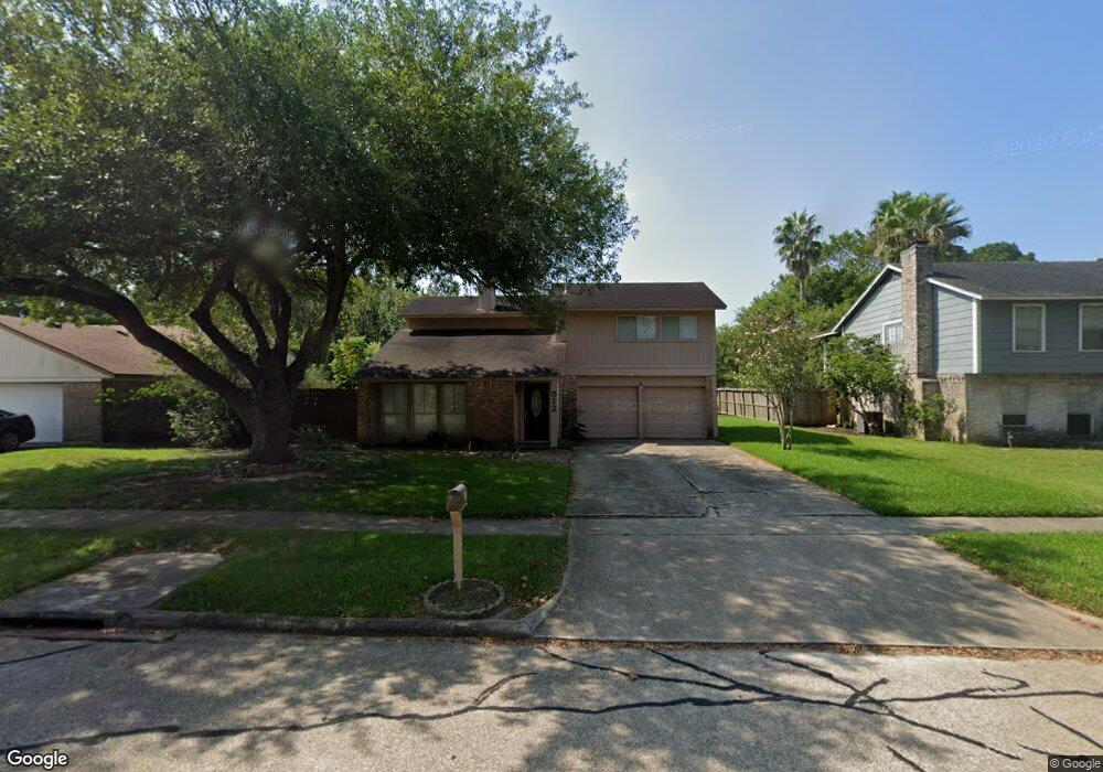 512 E Castle Harbour Dr, Friendswood, TX 77546 - photo 1