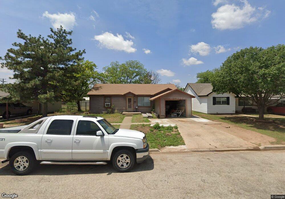 1005 Wayland St, Plainview, TX 79072 - photo 1