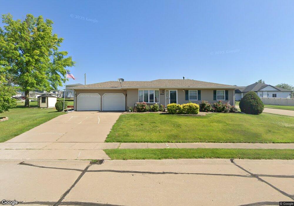 2734 W 37th St, Davenport, IA 52806 - photo 1