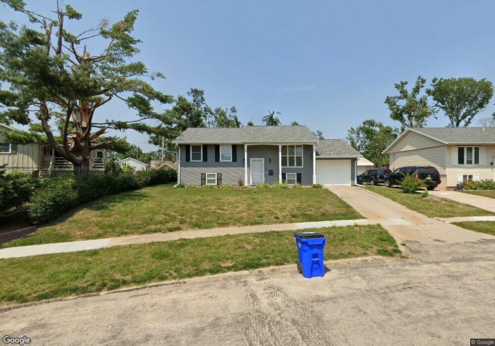 1524 Pawnee Dr NW, Cedar Rapids, IA 52405 - photo 1