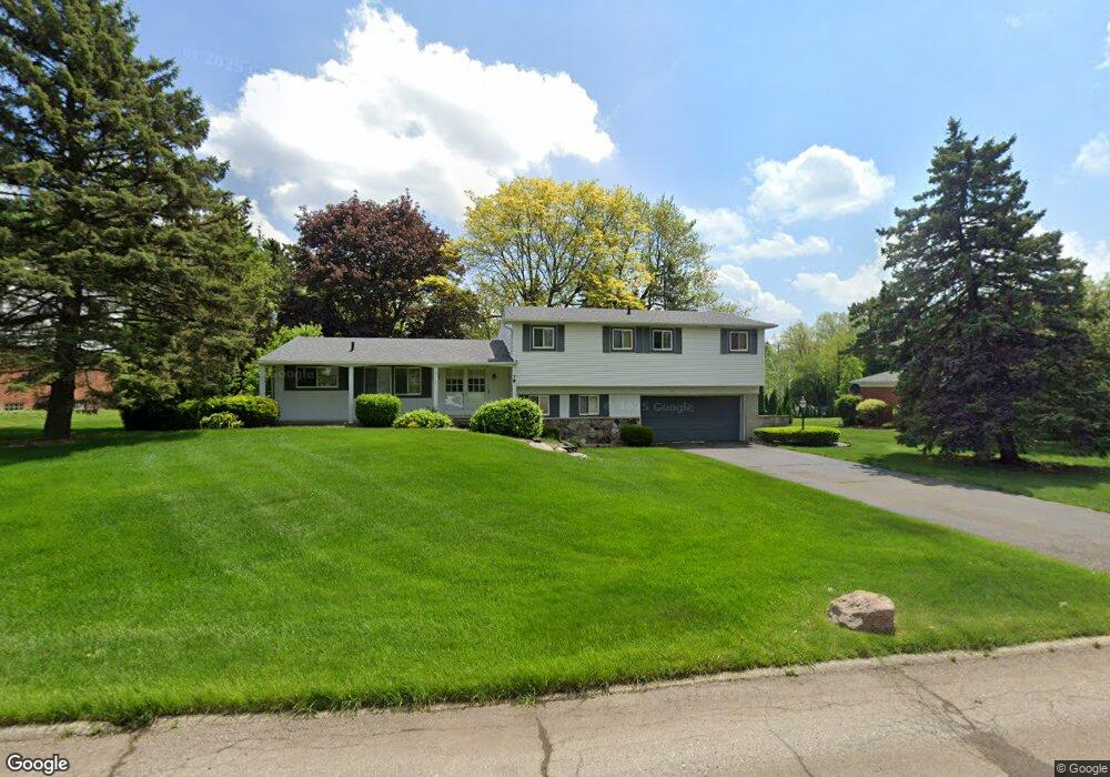 2712 Rambling Way, Bloomfield Hills, MI 48302 - photo 1