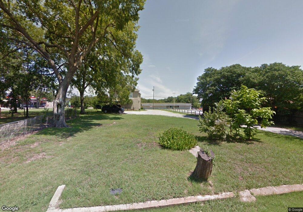 405 E 3rd St, Bonham, TX 75418 - photo 1