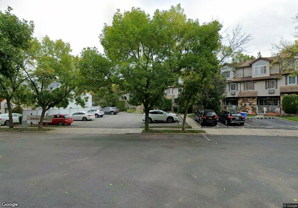 27 Croft Ct, Staten Island, NY 10306 - photo 1