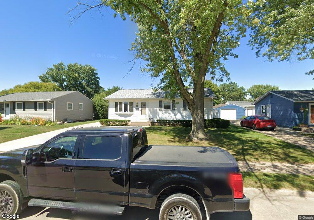 2152 W 34th St, Davenport, IA 52806 - photo 1