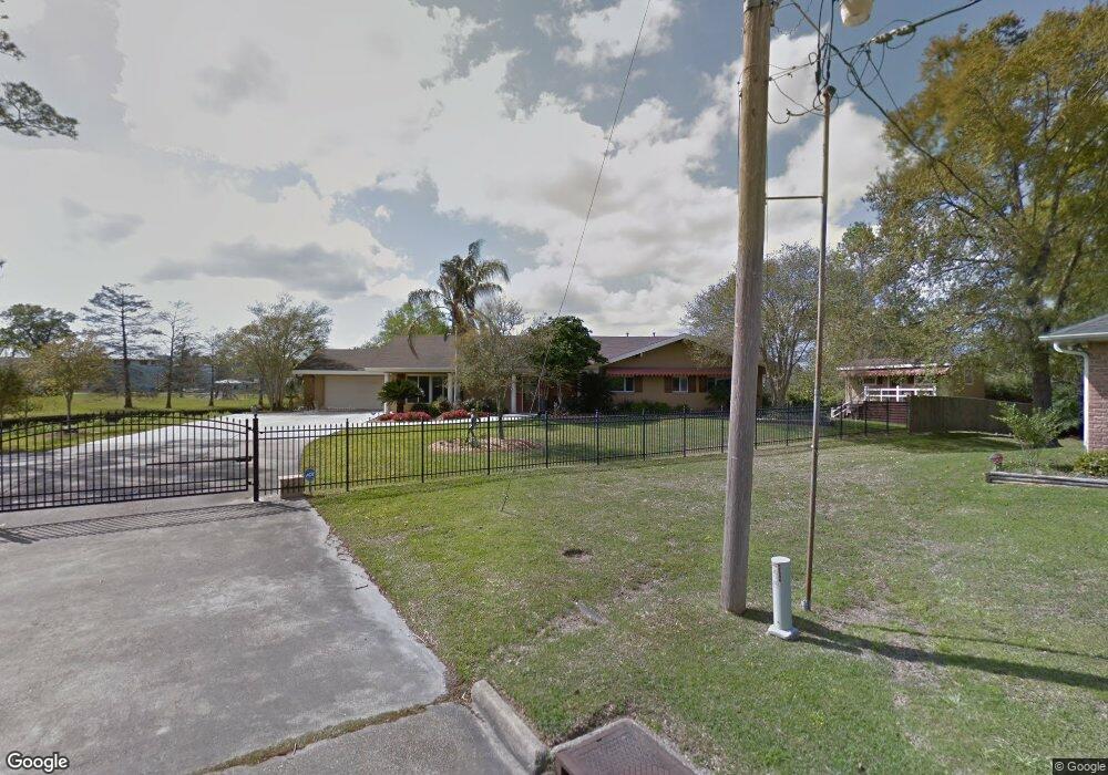 1000 Garden Ln, Lake Charles, LA 70605 - photo 1