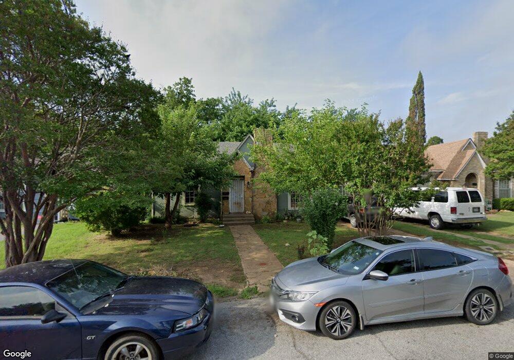 1612 W Walker St, Denison, TX 75020 - photo 1