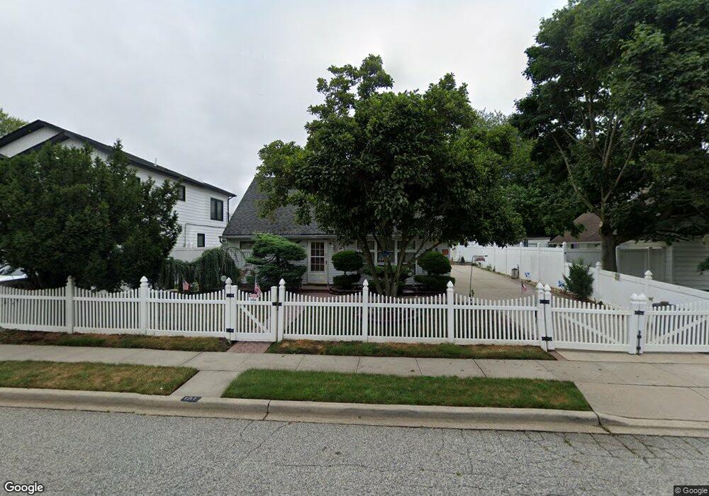 181 Barbara Ln, Levittown, NY 11756 - photo 1