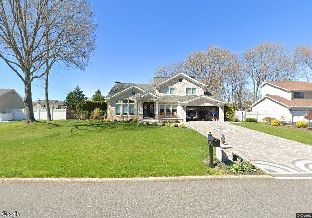 31 Long Meadow Rd, ComMacK, NY 11725 - photo 1
