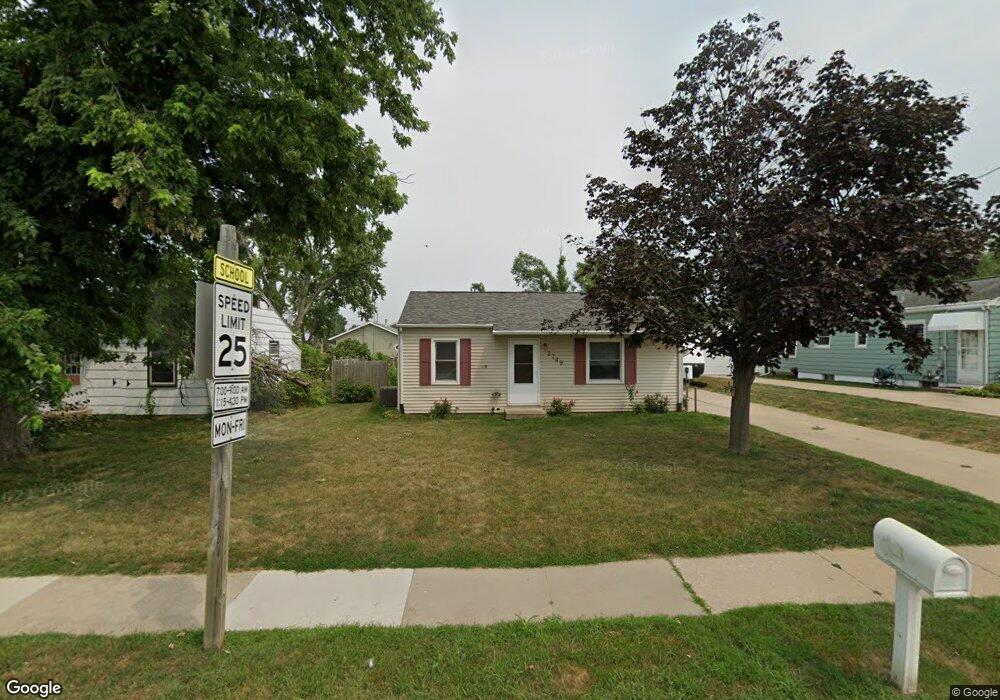 2749 J St SW, Cedar Rapids, IA 52404 - photo 1