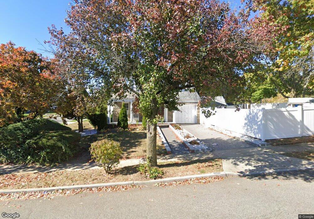 2250 Croydon Dr, Baldwin, NY 11510 - photo 1